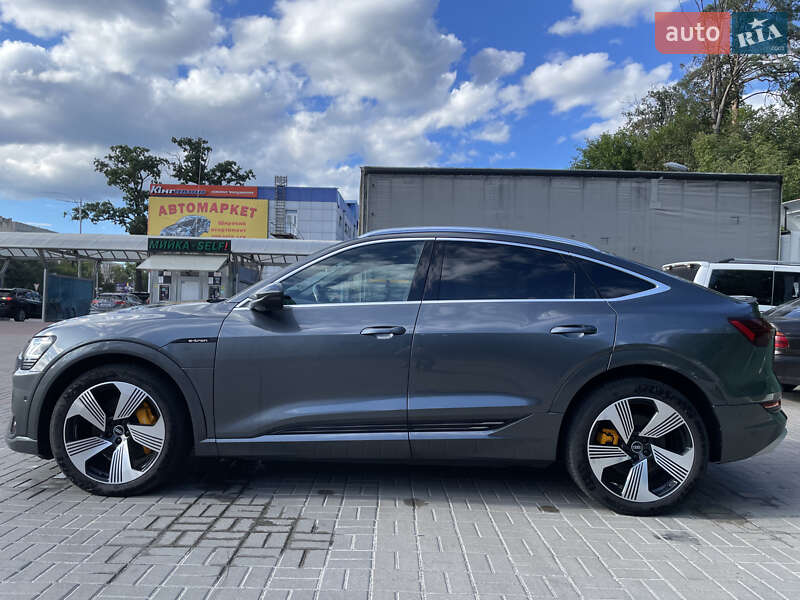 Позашляховик / Кросовер Audi e-tron Sportback 2020 в Києві