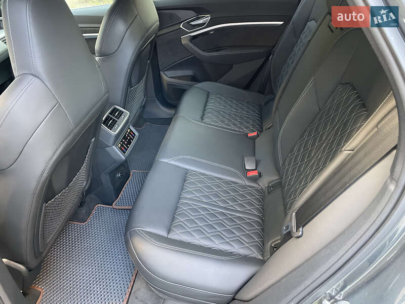 Позашляховик / Кросовер Audi e-tron Sportback 2020 в Києві