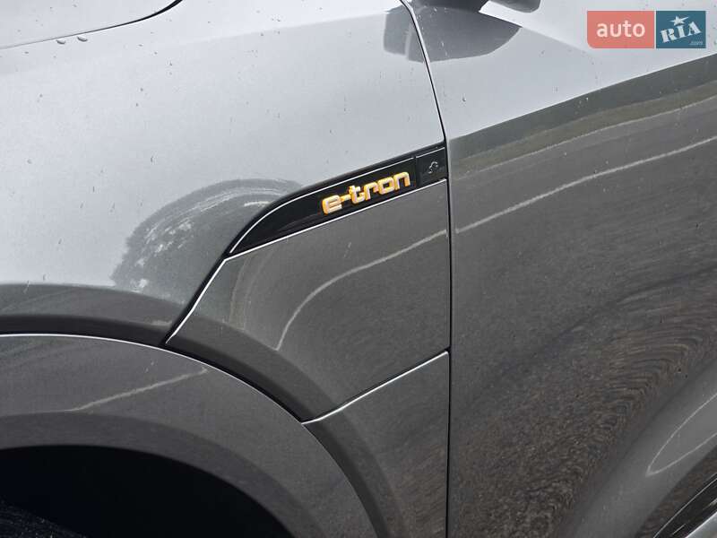Позашляховик / Кросовер Audi e-tron Sportback 2020 в Ковелі