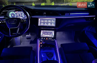 Внедорожник / Кроссовер Audi e-tron Sportback 2022 в 