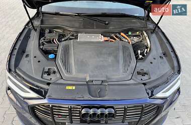 Внедорожник / Кроссовер Audi e-tron Sportback 2021 в 