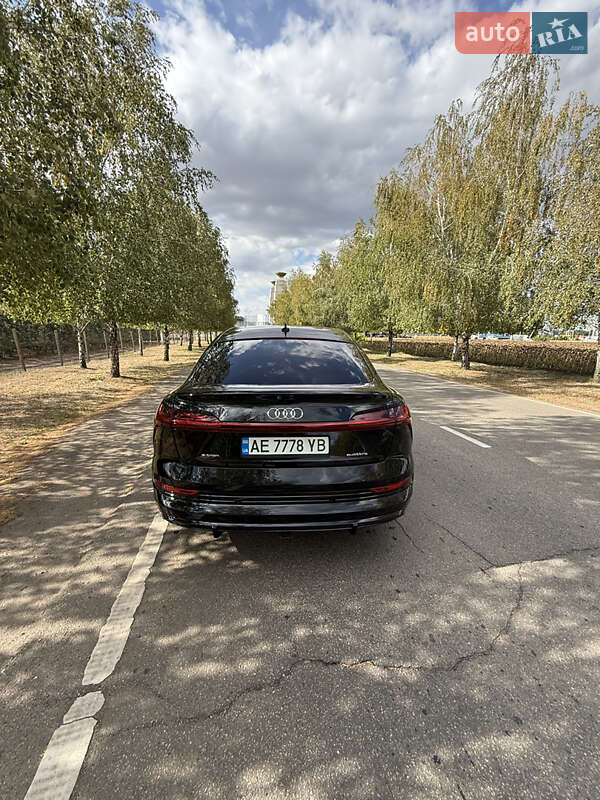 Позашляховик / Кросовер Audi e-tron Sportback 2020 в Дніпрі