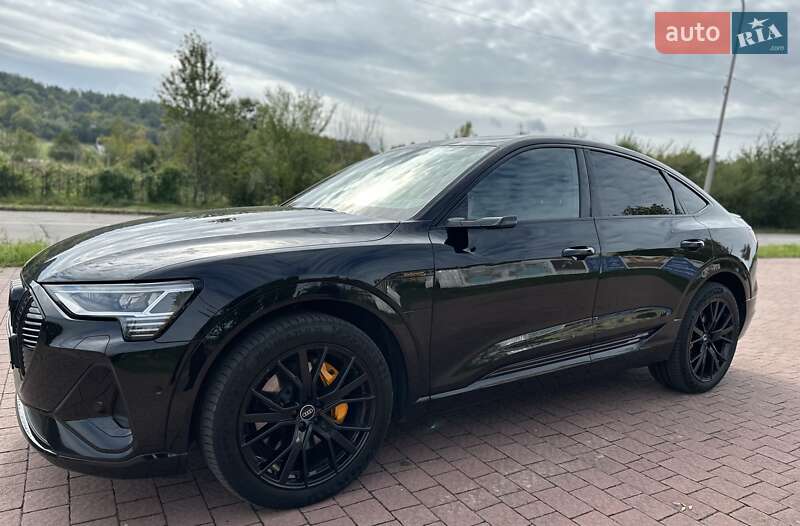 Позашляховик / Кросовер Audi e-tron Sportback 2022 в 