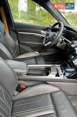 Позашляховик / Кросовер Audi e-tron Sportback 2022 в 