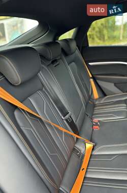 Позашляховик / Кросовер Audi e-tron Sportback 2022 в 