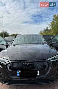 Позашляховик / Кросовер Audi e-tron Sportback 2022 в 
