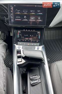 Позашляховик / Кросовер Audi e-tron Sportback 2020 в 