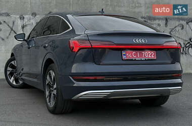 Позашляховик / Кросовер Audi e-tron Sportback 2021 в  фото 17 Позашляховик / Кросовер Audi e-tron Sportback 2021 в