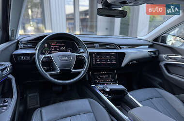 Позашляховик / Кросовер Audi e-tron Sportback 2020 в  фото 61 Позашляховик / Кросовер Audi e-tron Sportback 2020 в