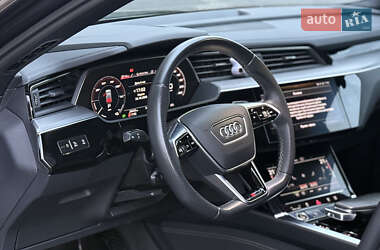 Позашляховик / Кросовер Audi e-tron Sportback 2021 в  фото 33 Позашляховик / Кросовер Audi e-tron Sportback 2021 в