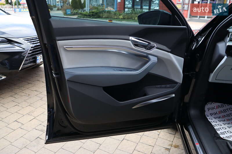 Позашляховик / Кросовер Audi e-tron Sportback 2023 в Львові