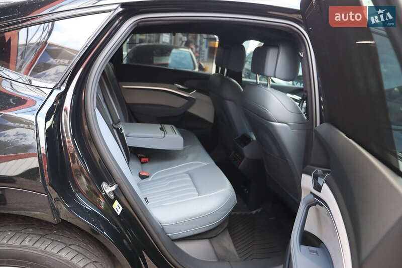 Позашляховик / Кросовер Audi e-tron Sportback 2023 в Львові