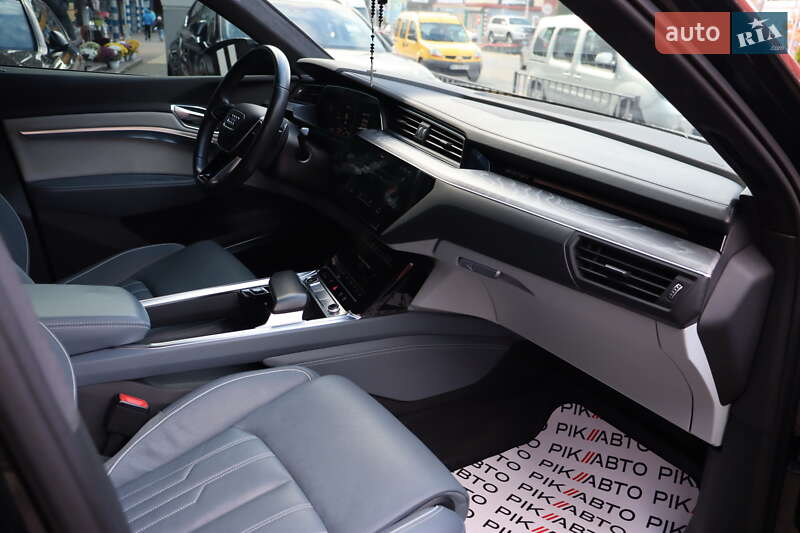 Позашляховик / Кросовер Audi e-tron Sportback 2023 в Львові