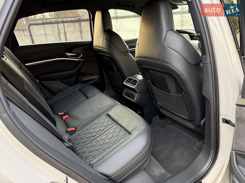 Внедорожник / Кроссовер Audi e-tron Sportback 2021 в Ровно