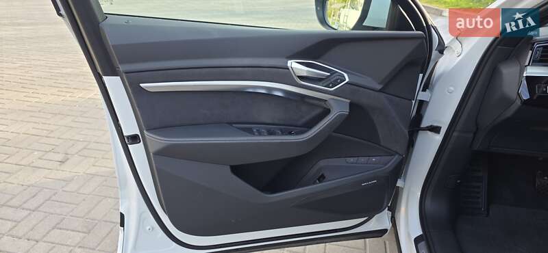 Позашляховик / Кросовер Audi e-tron Sportback 2023 в Тернополі