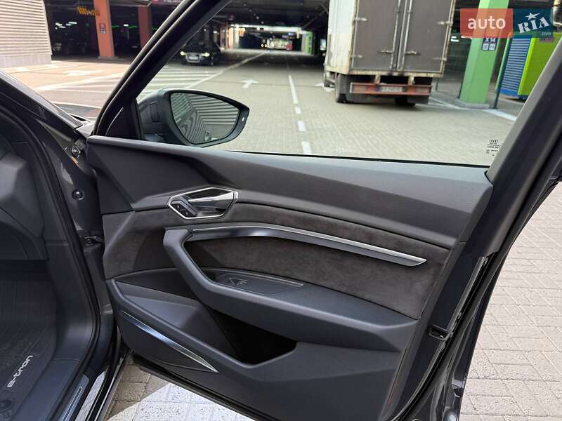 Позашляховик / Кросовер Audi e-tron Sportback 2021 в Києві