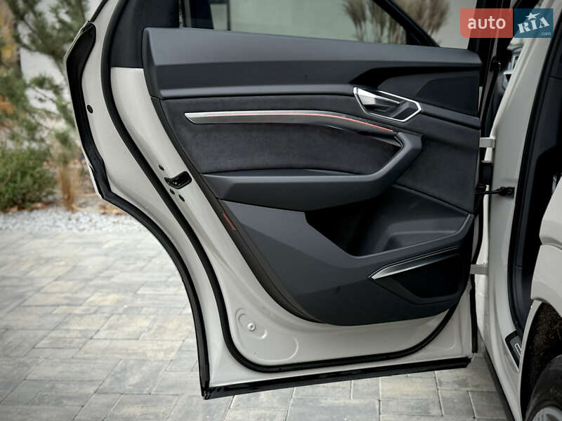 Позашляховик / Кросовер Audi e-tron Sportback 2021 в Луцьку
