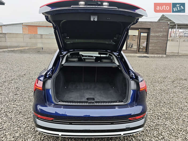 Позашляховик / Кросовер Audi e-tron Sportback 2020 в Луцьку