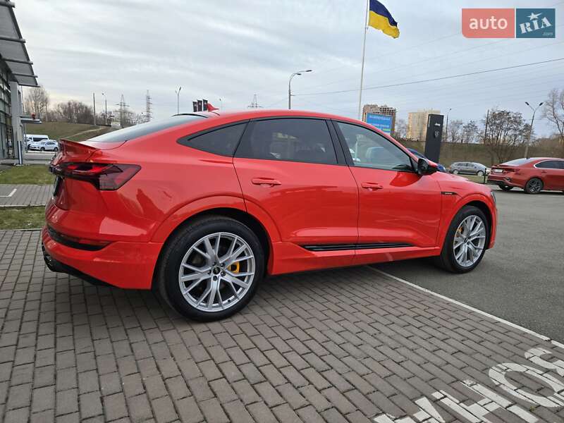 Позашляховик / Кросовер Audi e-tron Sportback 2021 в Києві