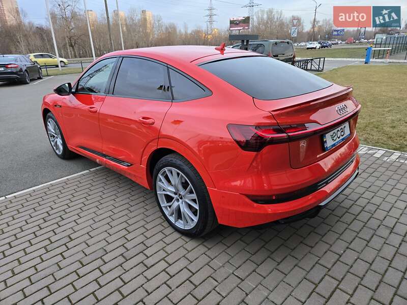 Позашляховик / Кросовер Audi e-tron Sportback 2021 в Києві