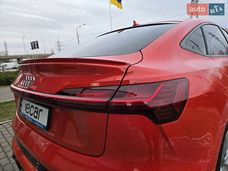 Позашляховик / Кросовер Audi e-tron Sportback 2021 в Києві