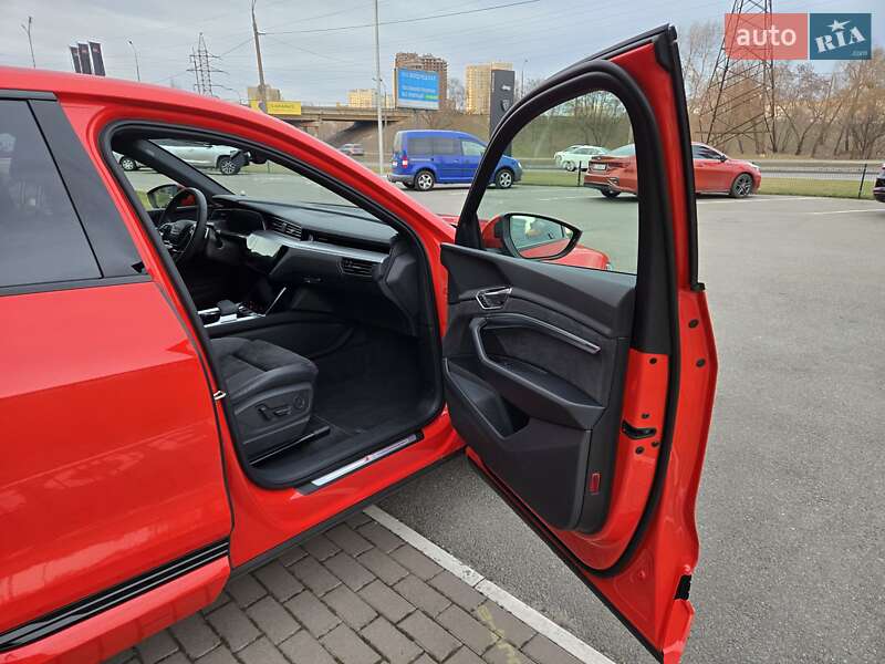 Позашляховик / Кросовер Audi e-tron Sportback 2021 в Києві