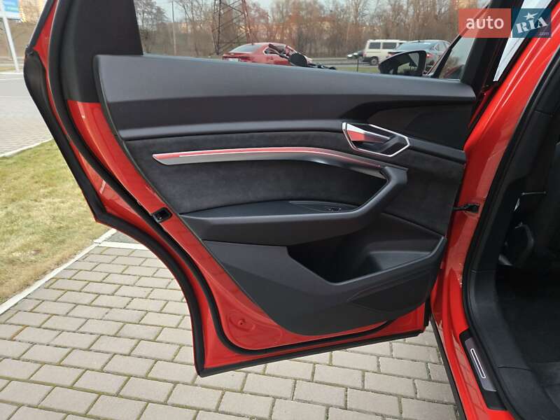 Позашляховик / Кросовер Audi e-tron Sportback 2021 в Києві