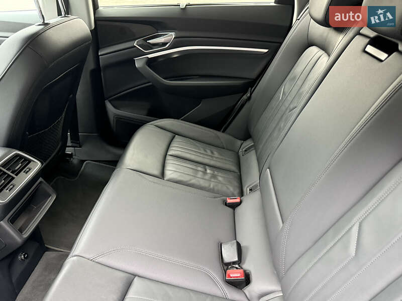 Внедорожник / Кроссовер Audi e-tron Sportback 2021 в Иршаве