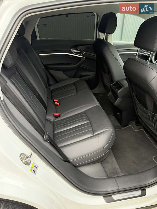 Внедорожник / Кроссовер Audi e-tron Sportback 2021 в Иршаве