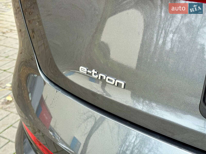 Позашляховик / Кросовер Audi e-tron Sportback 2022 в Дніпрі