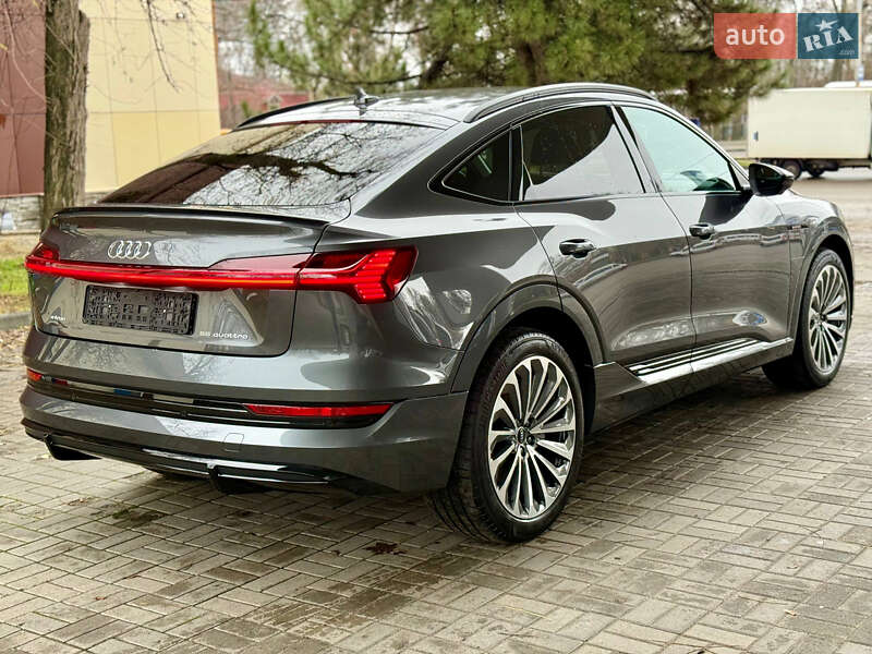 Позашляховик / Кросовер Audi e-tron Sportback 2022 в Дніпрі