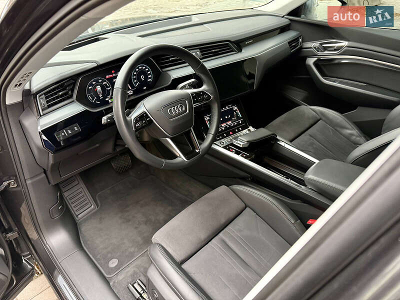 Позашляховик / Кросовер Audi e-tron Sportback 2022 в Дніпрі