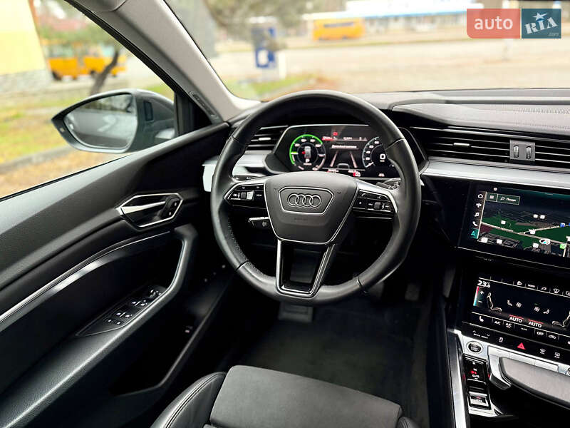 Позашляховик / Кросовер Audi e-tron Sportback 2022 в Дніпрі