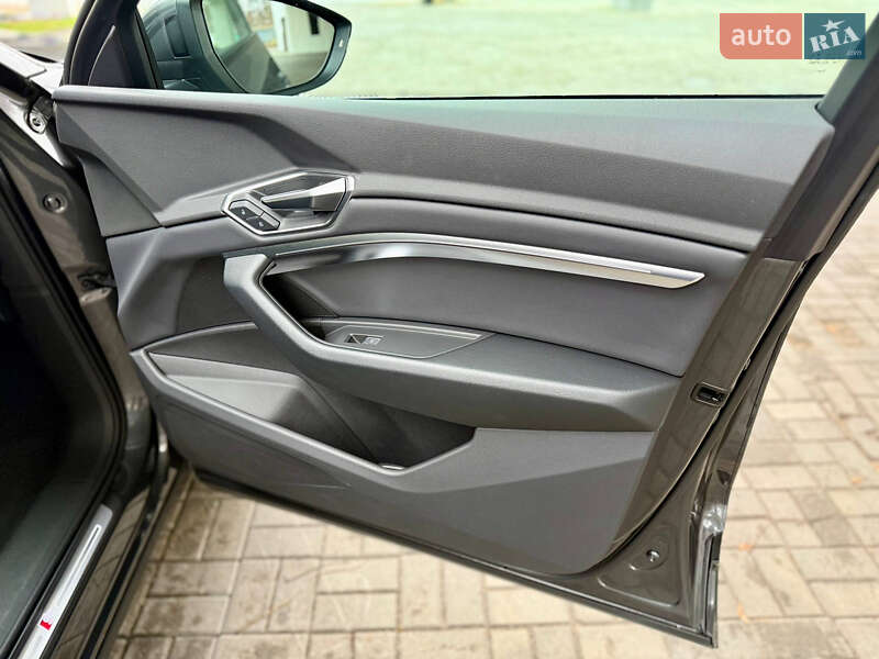 Позашляховик / Кросовер Audi e-tron Sportback 2022 в Дніпрі