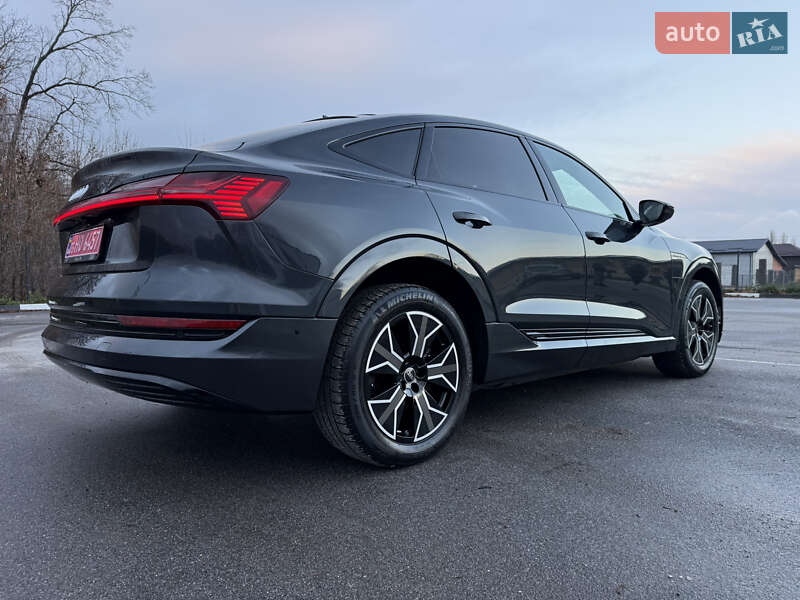 Позашляховик / Кросовер Audi e-tron Sportback 2022 в Козятині