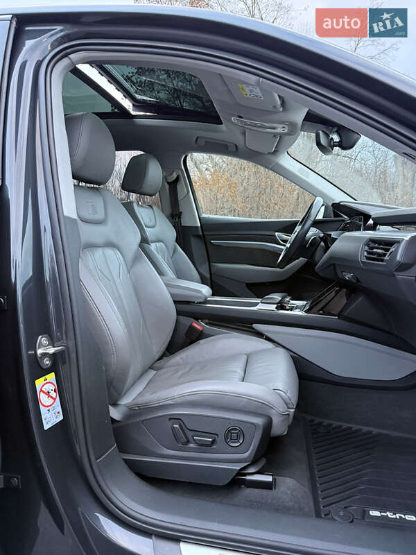 Позашляховик / Кросовер Audi e-tron Sportback 2022 в Козятині