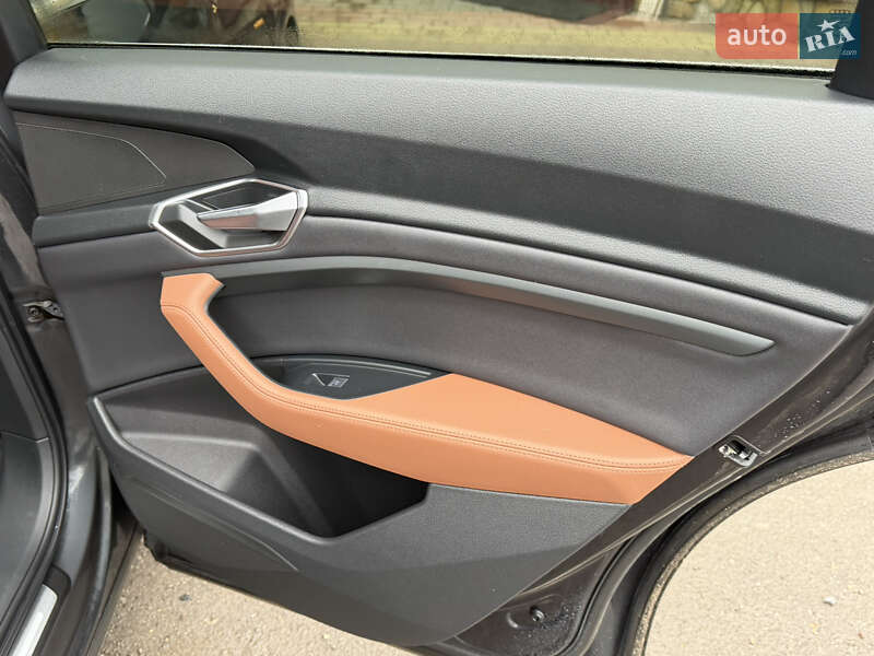 Позашляховик / Кросовер Audi e-tron Sportback 2021 в Тернополі