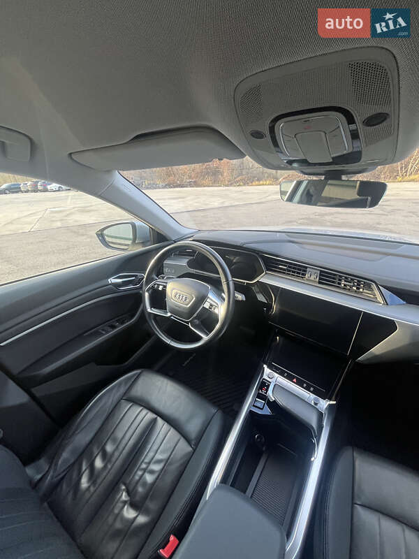 Позашляховик / Кросовер Audi e-tron Sportback 2021 в Вінниці