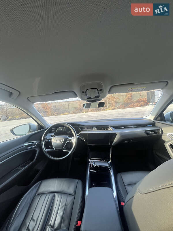 Позашляховик / Кросовер Audi e-tron Sportback 2021 в Вінниці