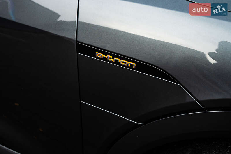 Позашляховик / Кросовер Audi e-tron Sportback 2020 в Луцьку