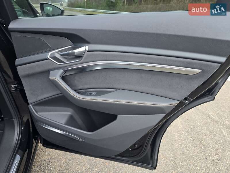 Позашляховик / Кросовер Audi e-tron Sportback 2022 в Ковелі