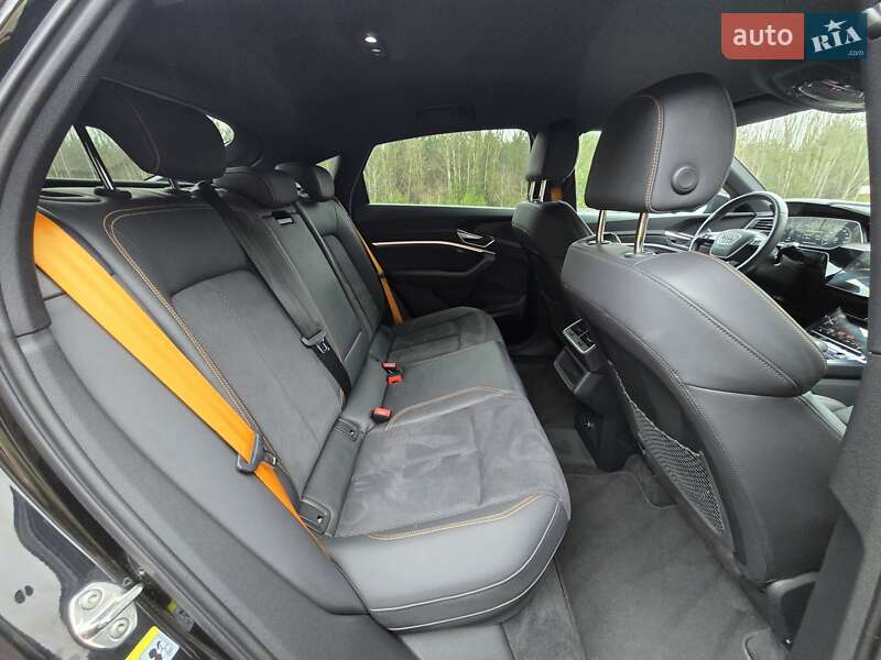 Позашляховик / Кросовер Audi e-tron Sportback 2022 в Ковелі