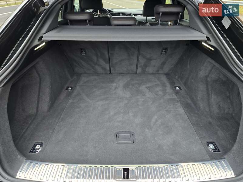 Позашляховик / Кросовер Audi e-tron Sportback 2022 в Ковелі