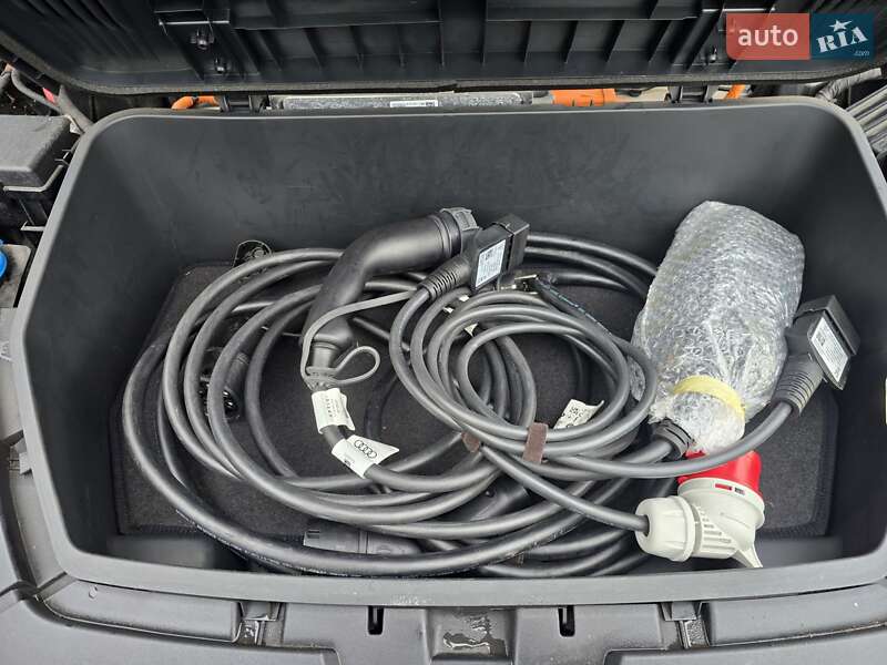 Позашляховик / Кросовер Audi e-tron Sportback 2022 в Ковелі