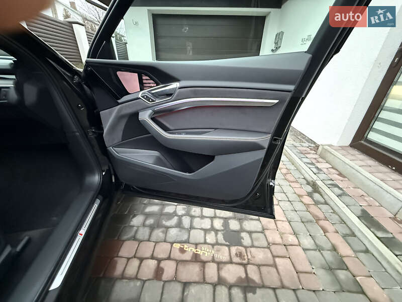 Позашляховик / Кросовер Audi e-tron Sportback 2022 в Луцьку