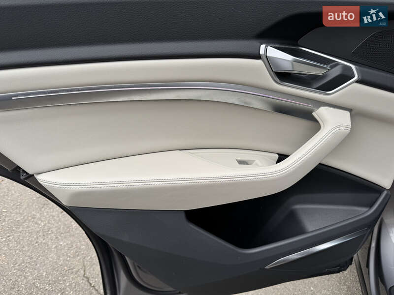 Позашляховик / Кросовер Audi e-tron Sportback 2022 в Києві фото 13 Позашляховик / Кросовер Audi e-tron Sportback 2022 в Києві