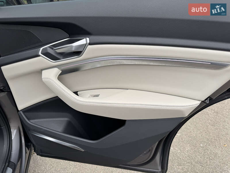 Позашляховик / Кросовер Audi e-tron Sportback 2022 в Києві фото 18 Позашляховик / Кросовер Audi e-tron Sportback 2022 в Києві