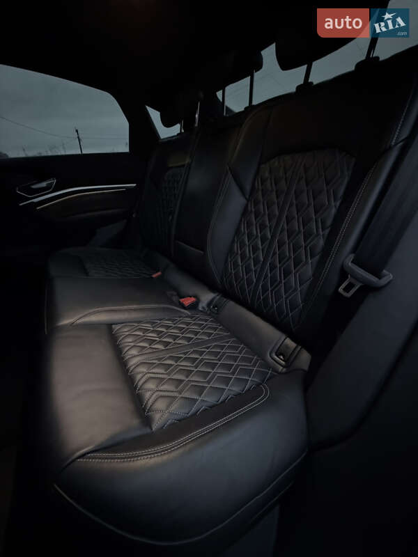 Внедорожник / Кроссовер Audi e-tron Sportback 2021 в Дубно
