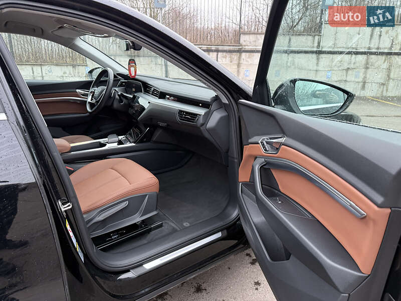 Позашляховик / Кросовер Audi e-tron Sportback 2022 в Рівному фото 23 Позашляховик / Кросовер Audi e-tron Sportback 2022 в Рівному
