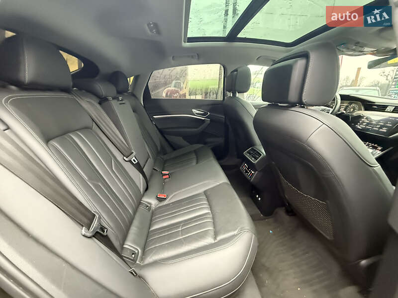 Позашляховик / Кросовер Audi e-tron Sportback 2020 в Стрию